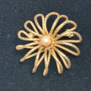 Gold Metal Flower Vintage Brooch w/faux pearl center - 1 5/8”